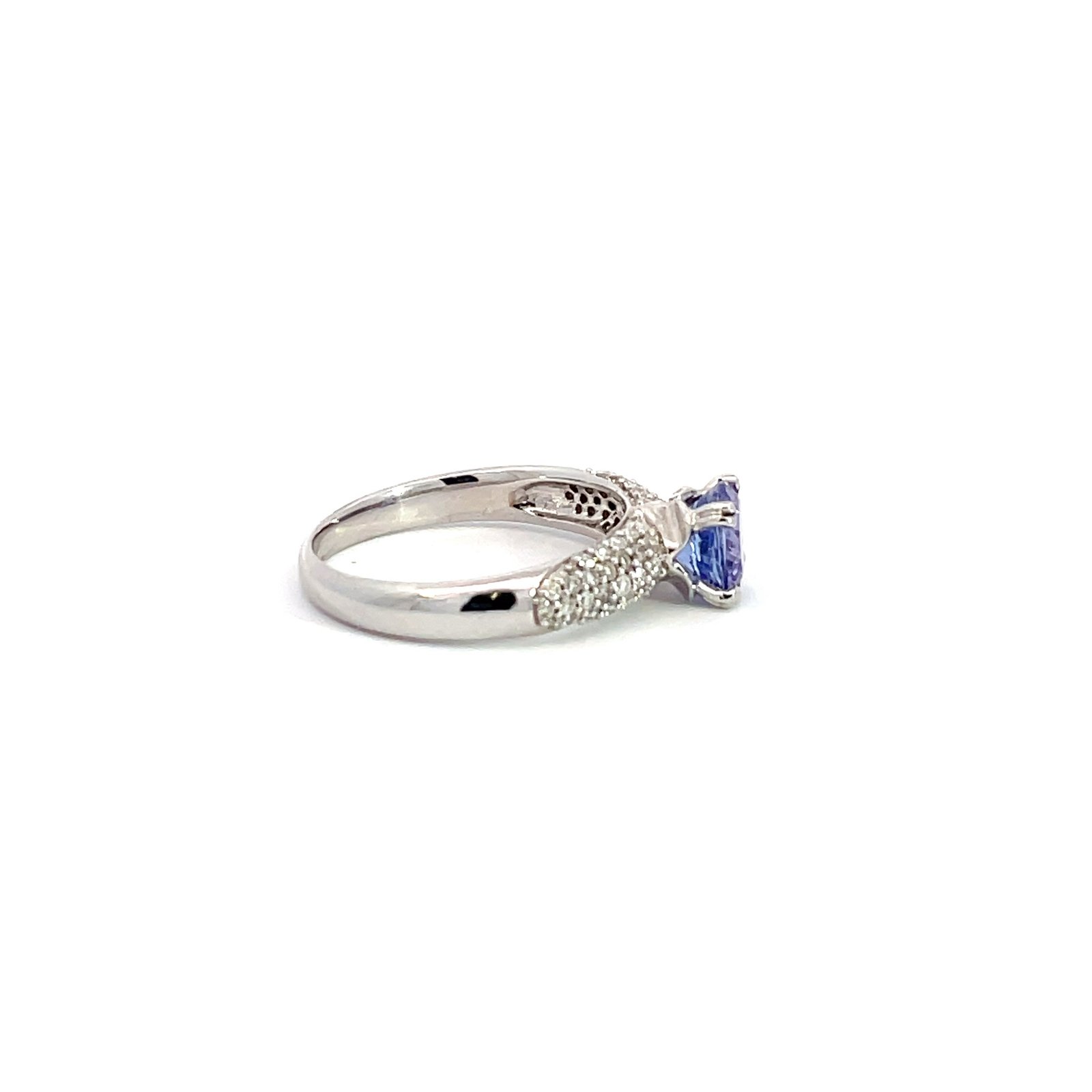18K White Gold Ring with Round Tanzanite 0.80 Carat and 20 Round Diamonds TDW 0.11 Carat - Image 3