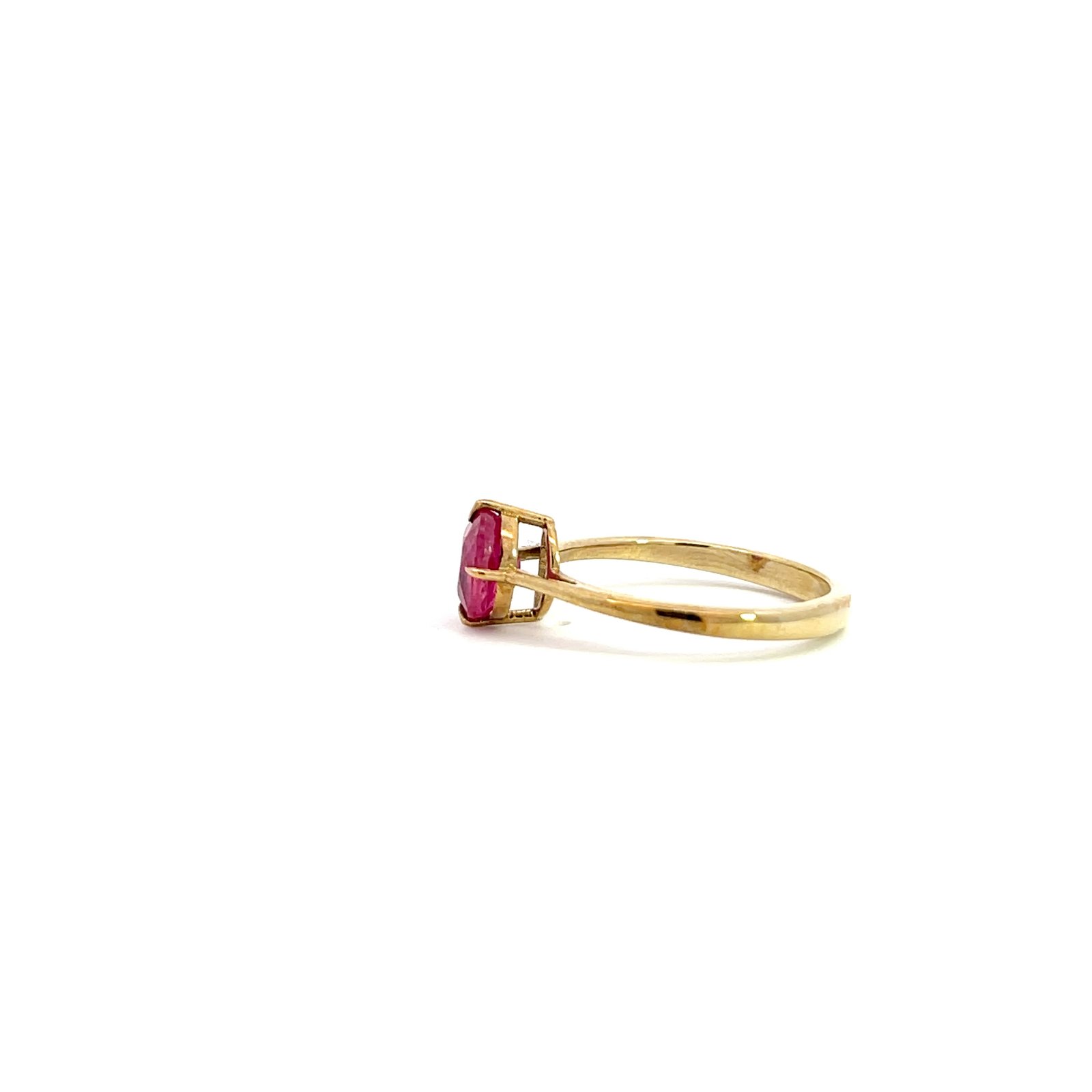 9K Yellow Gold Ring with Oval Ruby 1.48 Carat - Image 3
