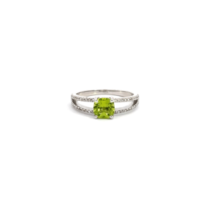 9K White Gold Ring with Peridot 0.94 Carat and 60 Round Diamonds TDW 0.18 Carat