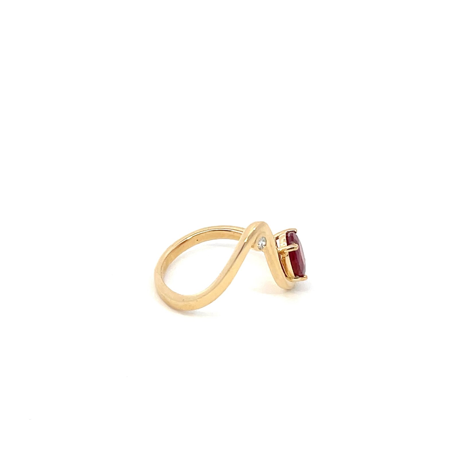 18KT Yellow Gold Ring with 1.49 Carat Mozambique Ruby and Diamond - Image 4
