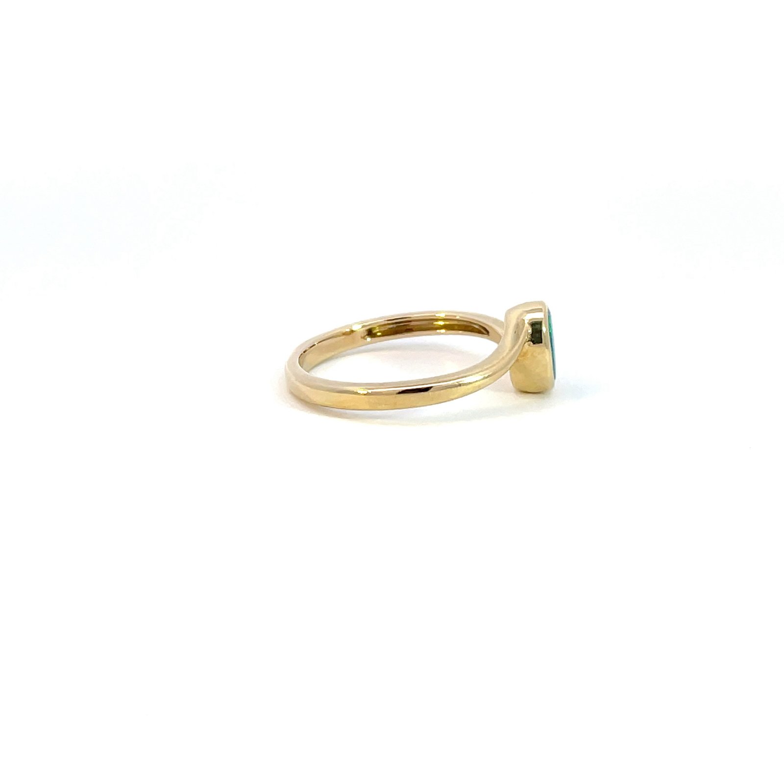 9KT Yellow Gold Doublet Opal Ring - Image 2