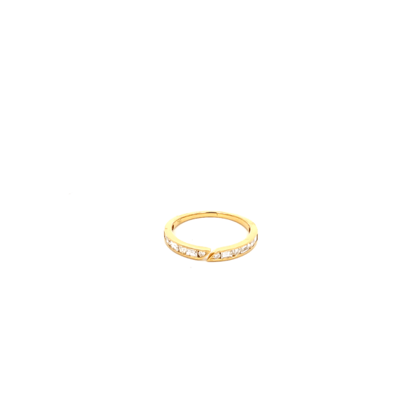 18K Yellow Gold Ring with 12 Round and Baguette cut Diamonds TDW 0.49 Carat