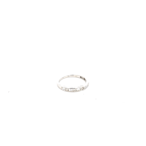 18K White Gold Ring with 12 Round and Baguette cut Diamonds TDW 0.50 Carat