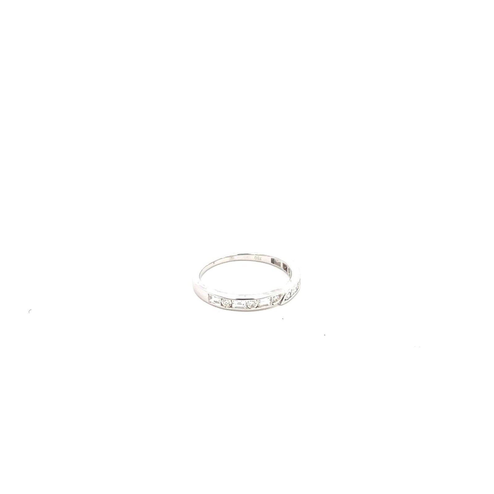 18K White Gold Ring with 12 Round and Baguette cut Diamonds TDW 0.50 Carat - Image 2