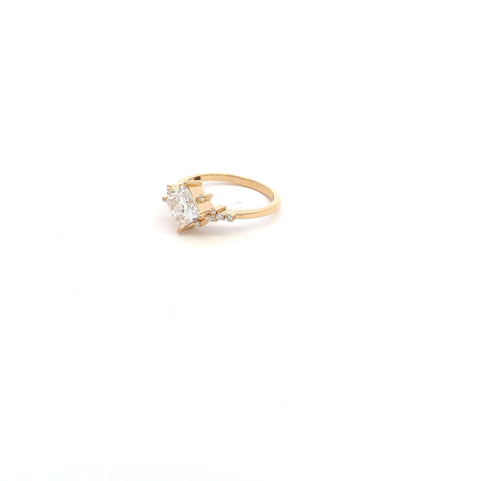 18K Yellow Gold Ring with Lab Grown Princess cut Diamond 1.50ct and 12 Round Diamonds TDW 0.12ct - Image 2