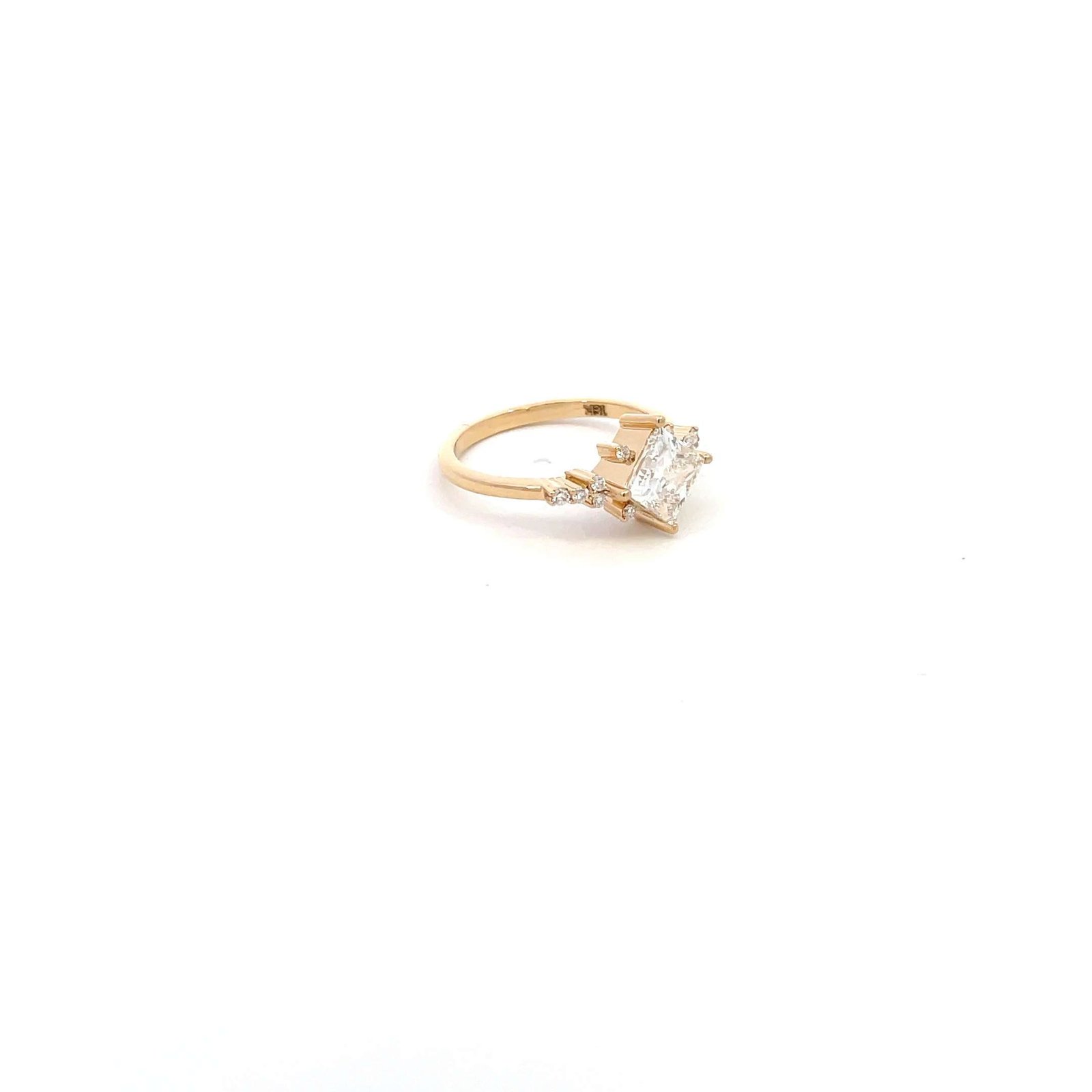 18K Yellow Gold Ring with Lab Grown Princess cut Diamond 1.50ct and 12 Round Diamonds TDW 0.12ct - Image 3
