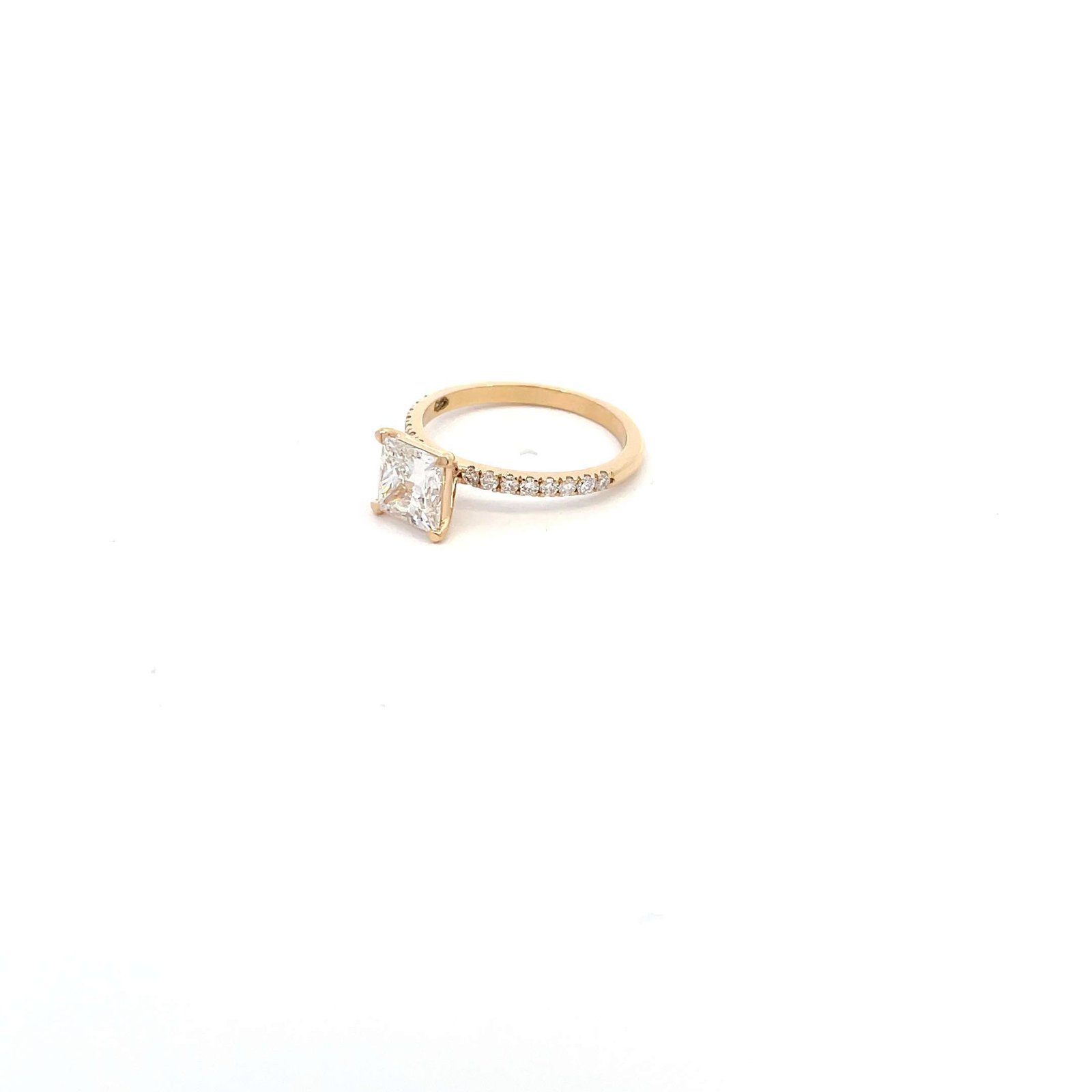 18K Yellow Gold Ring with Lab Grown Princess cut Diamond 1.54ct and 16 Round Diamonds TDW 0.26ct - Image 3