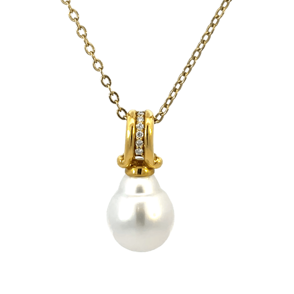 18K Yellow Gold Pendant with Cultured South Sea 10-11mm Pearl and 6 Round Diamonds TDW 0.05ct