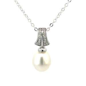 18K White Gold Pendant with Cultured South Sea 10.6mm Pearl and 18 Round Diamonds TDW 0.11 Carat