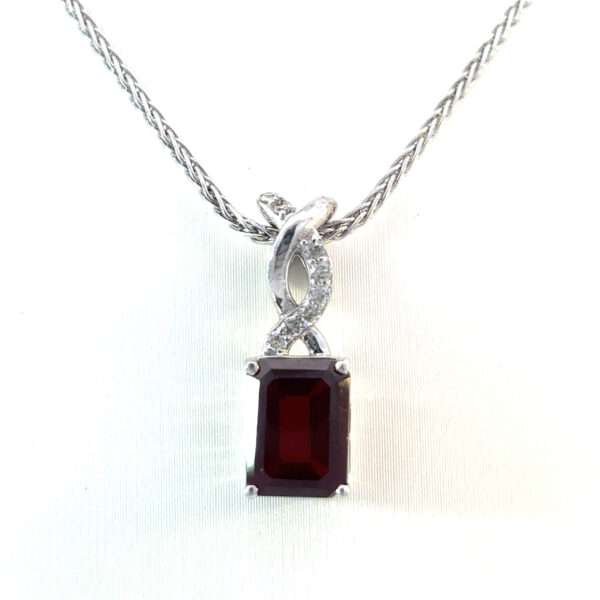 9K White Gold Pendant with Garnet 1.85 Carat and 8 Round Diamonds TDW 0.06 Carat