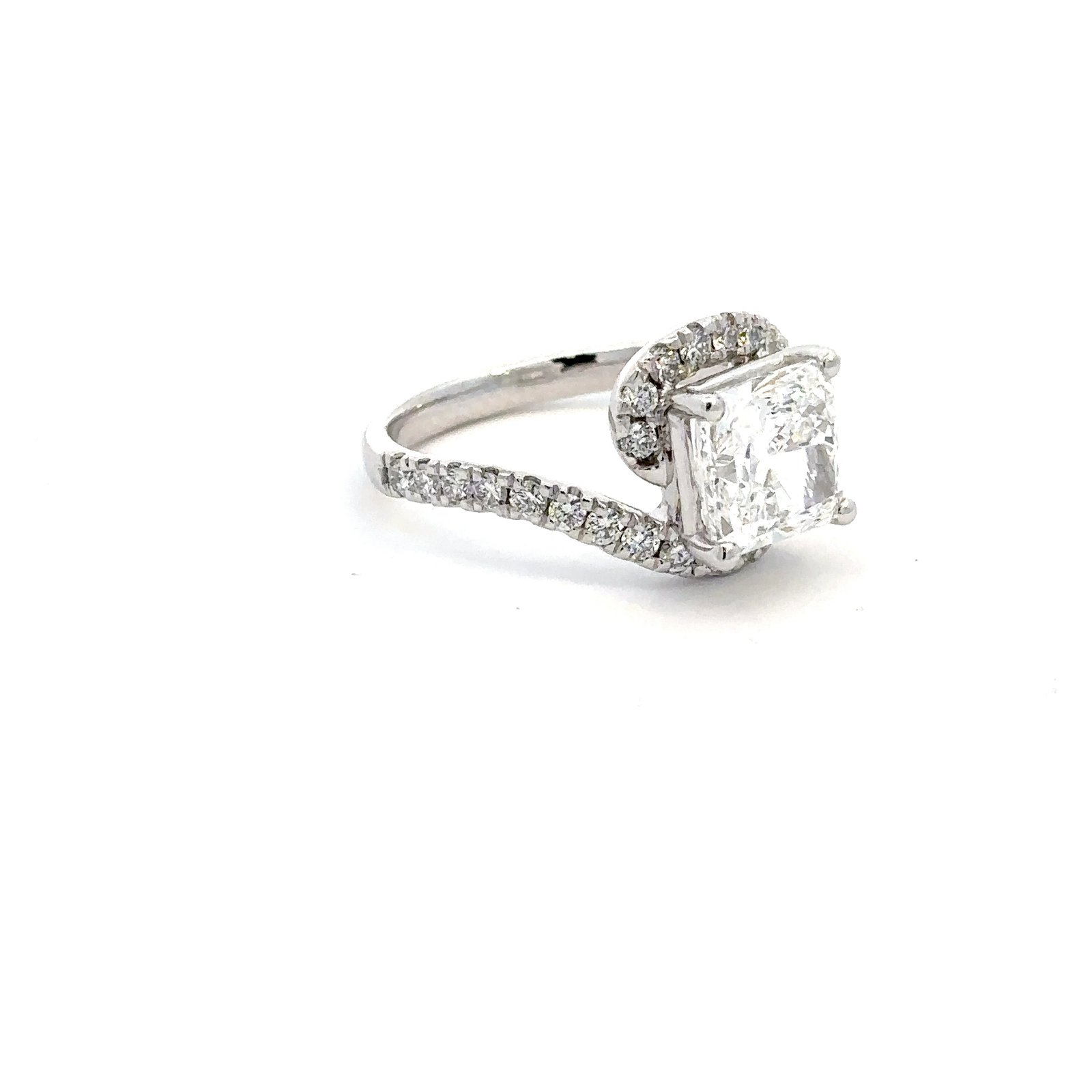 Platinum Ring with Lab Grown Cushion cut Diamond 2.72ct and 28 Round Diamonds TDW 0.59ct - Image 2