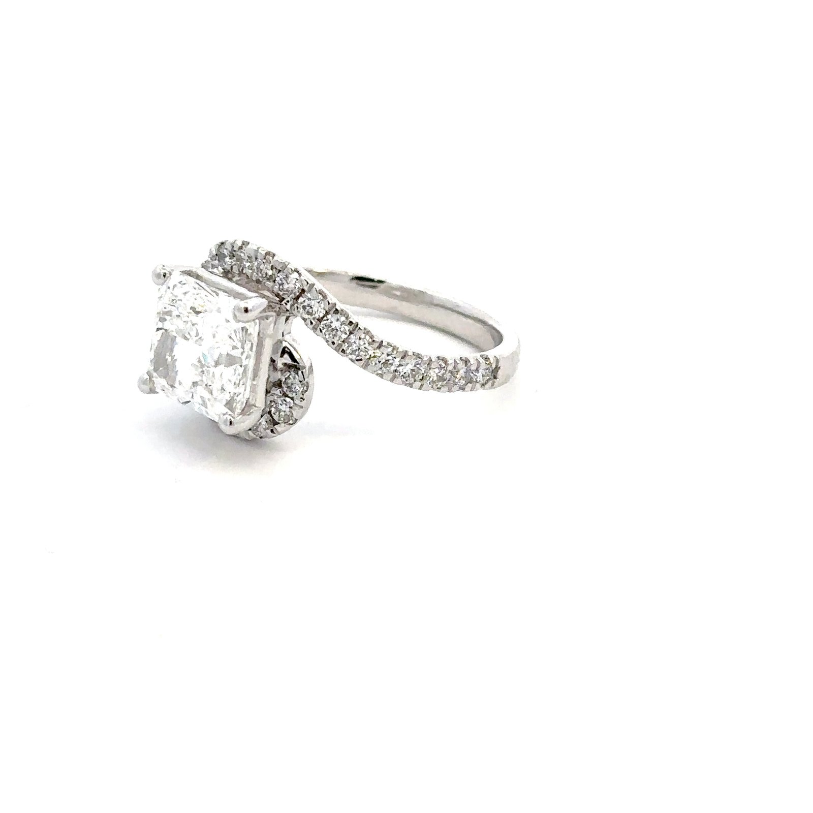 Platinum Ring with Lab Grown Cushion cut Diamond 2.72ct and 28 Round Diamonds TDW 0.59ct - Image 3