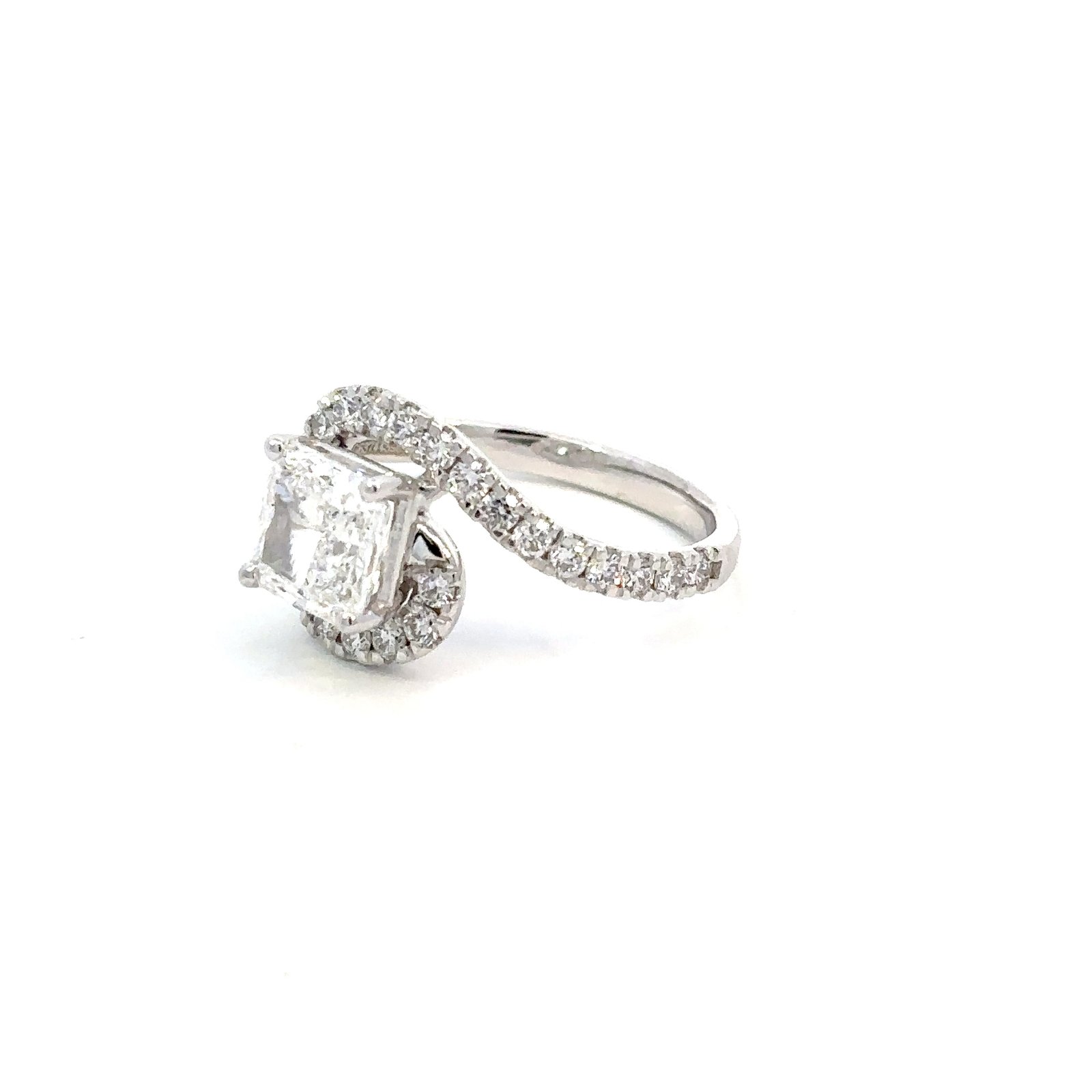 Platinum Ring with Lab Grown Cushion cut Diamond 2.27ct and 28 Round Diamonds TDW 0.60ct - Image 3