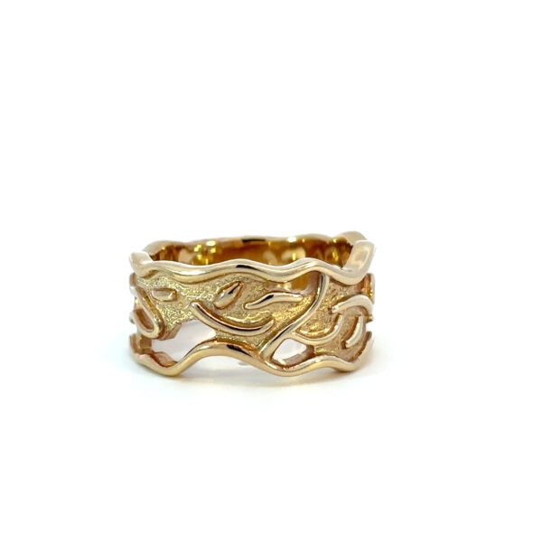 9K Yellow Gold Lava style Ring (Ring size O)