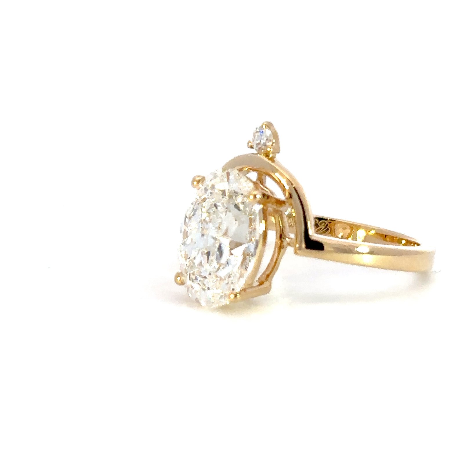 18K Yellow Gold Ring with Lab Grown Oval Diamond 3.03ct and Round Diamond 0.04ct - Image 2