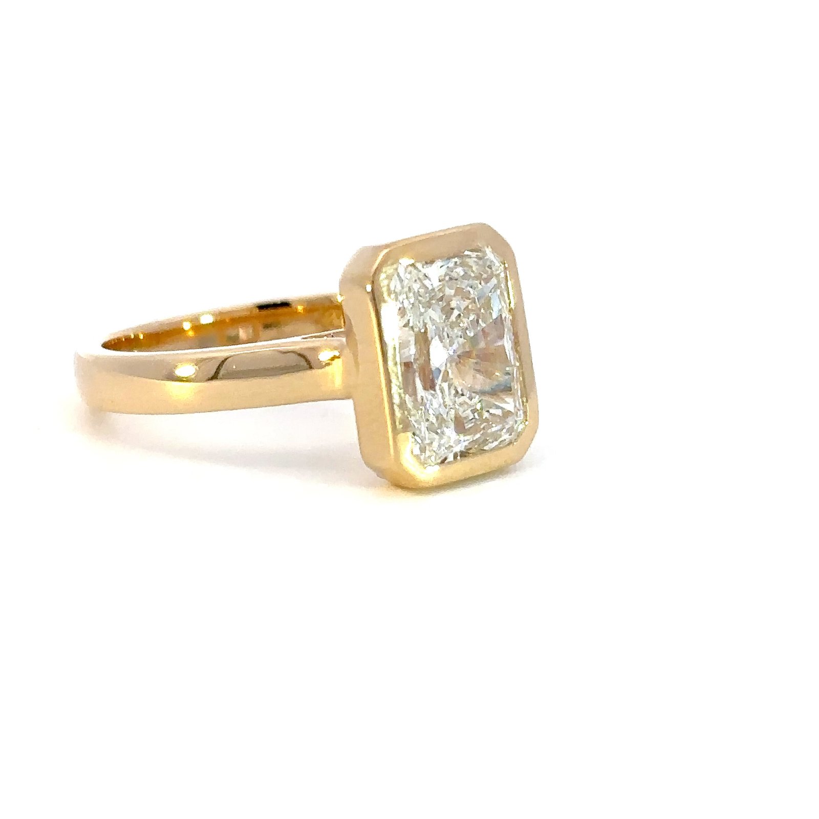 18K Yellow Gold Ring with Lab Grown Emerald cut Diamond 3.02 Carat - Image 3