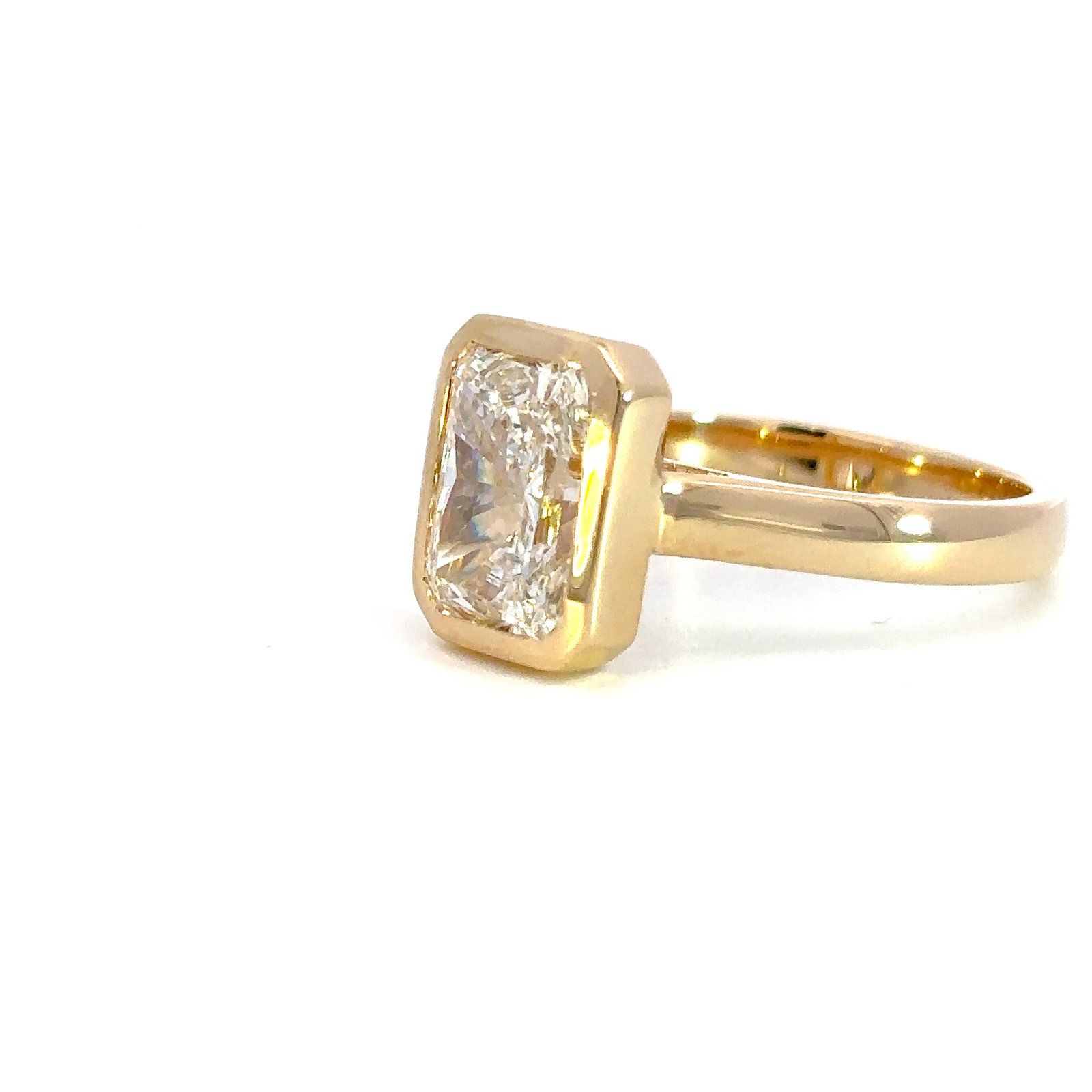 18K Yellow Gold Ring with Lab Grown Emerald cut Diamond 3.02 Carat - Image 2