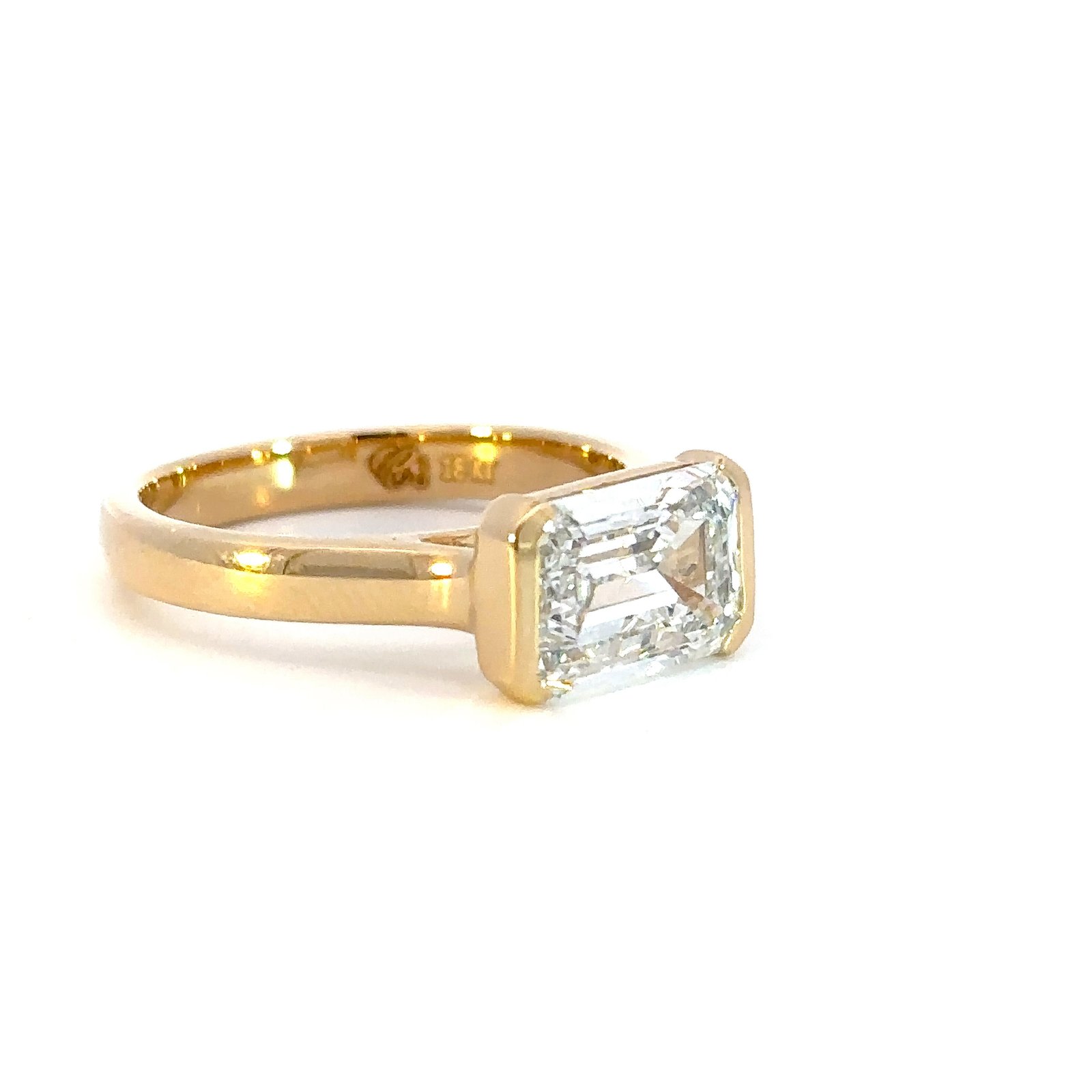 18K Yellow Gold Ring with Lab Grown Emerald cut Diamond 2.58 Carat - Image 3