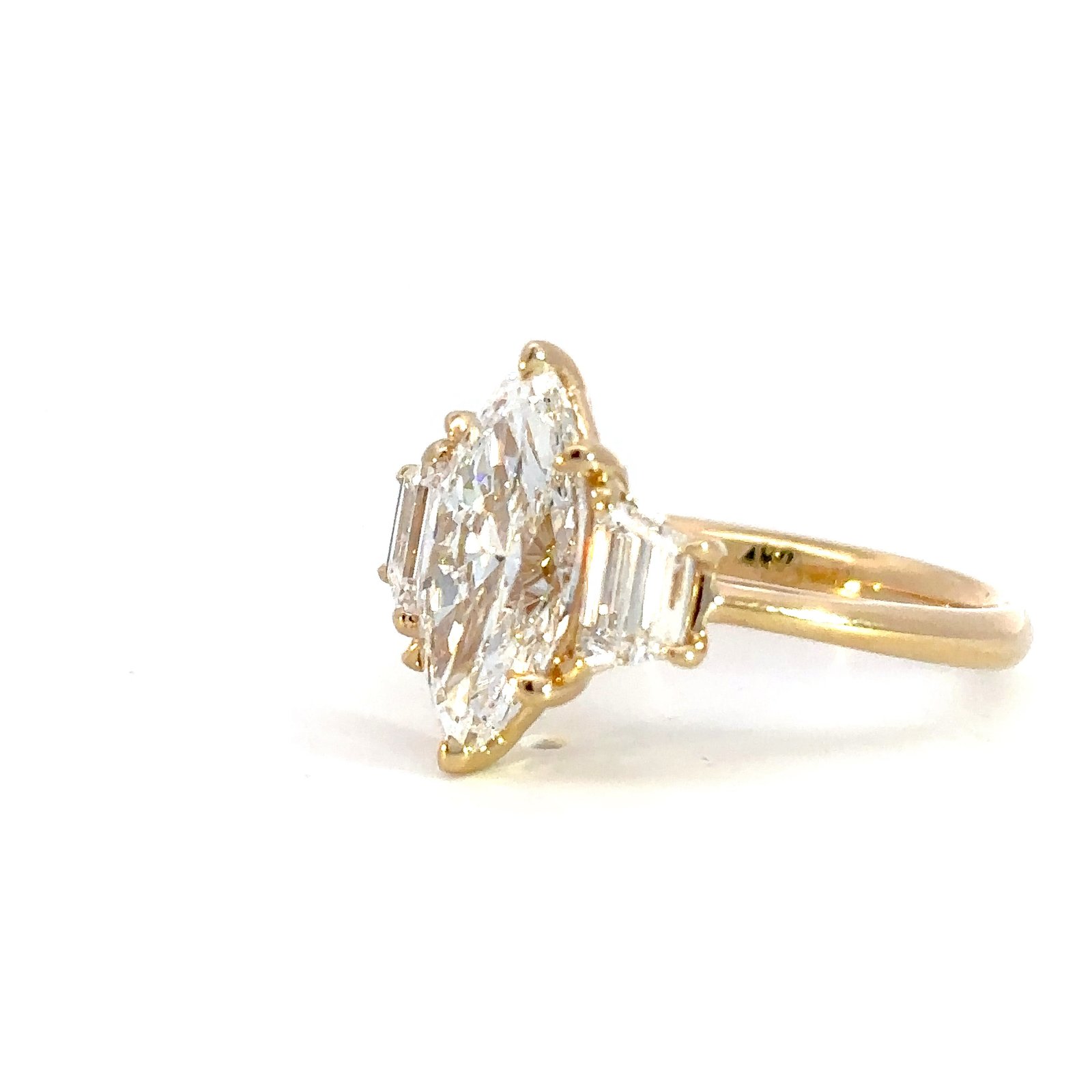 18K Yellow Gold Ring with Lab Grown Marquise cut Diamond 2.5ct and 2 Baguette cut Diamonds TDW 0.83ct - Image 2