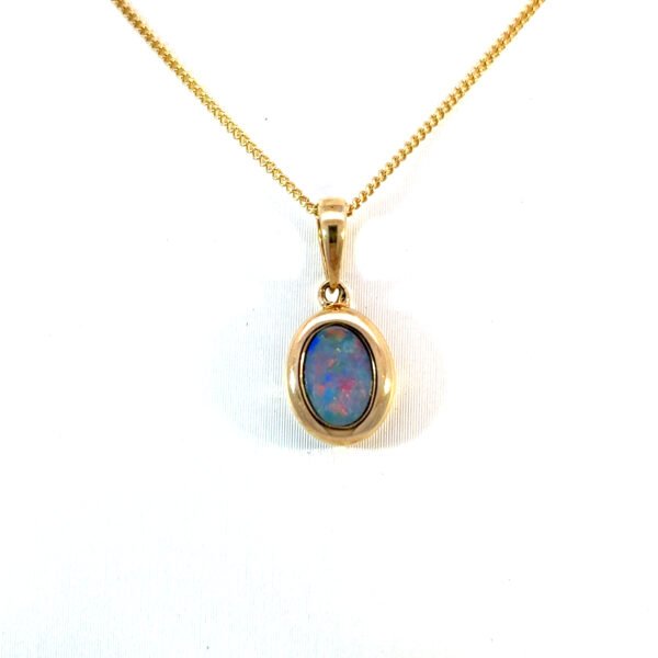 18K Yellow Gold Pendant with Oval shaped Doublet Opal 0.52 Carat