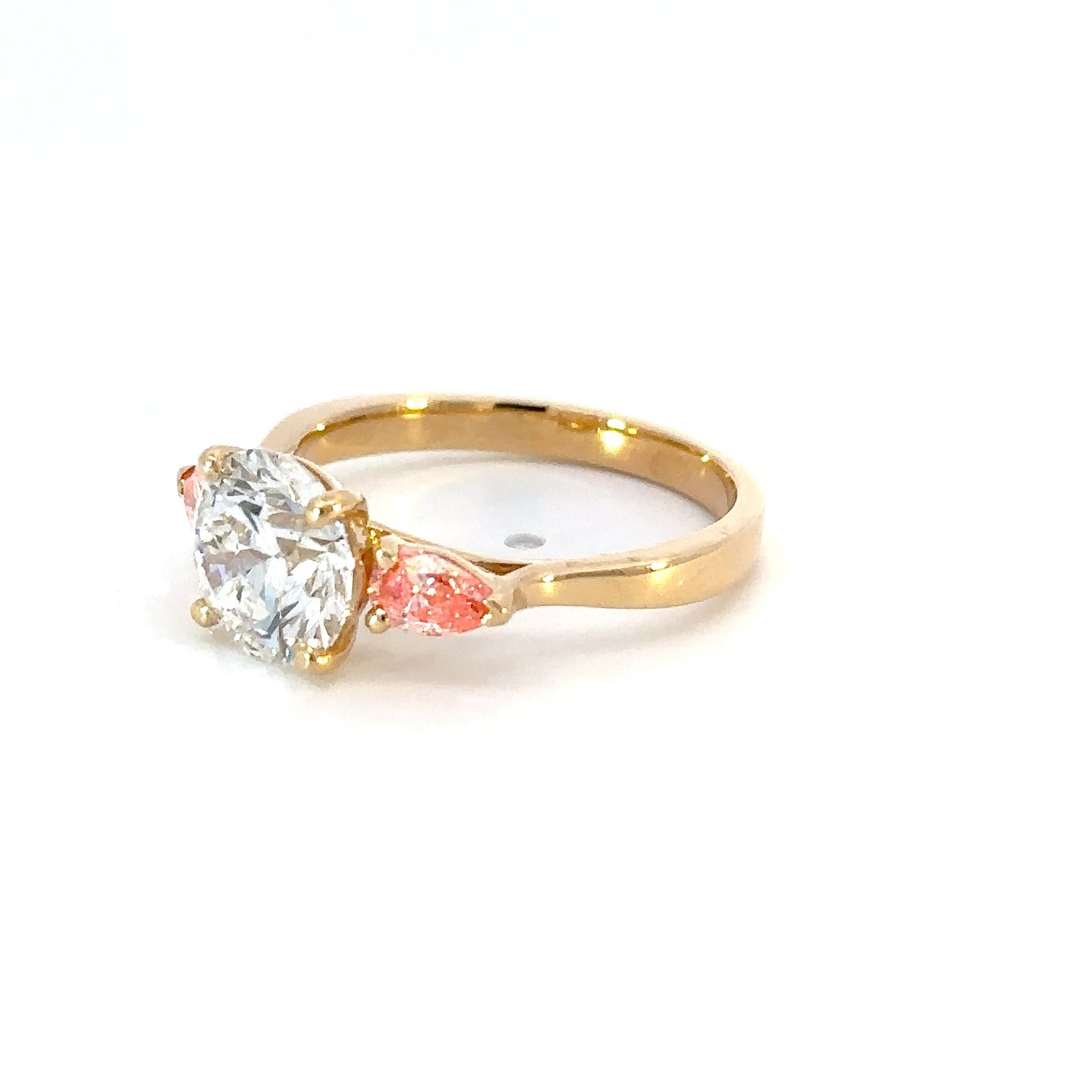 18K Yellow Gold Ring with Round Lab Grown Diamond 2.0ct and 2 Pear cut Pink Diamonds TDW 0.45 Carat - Image 2