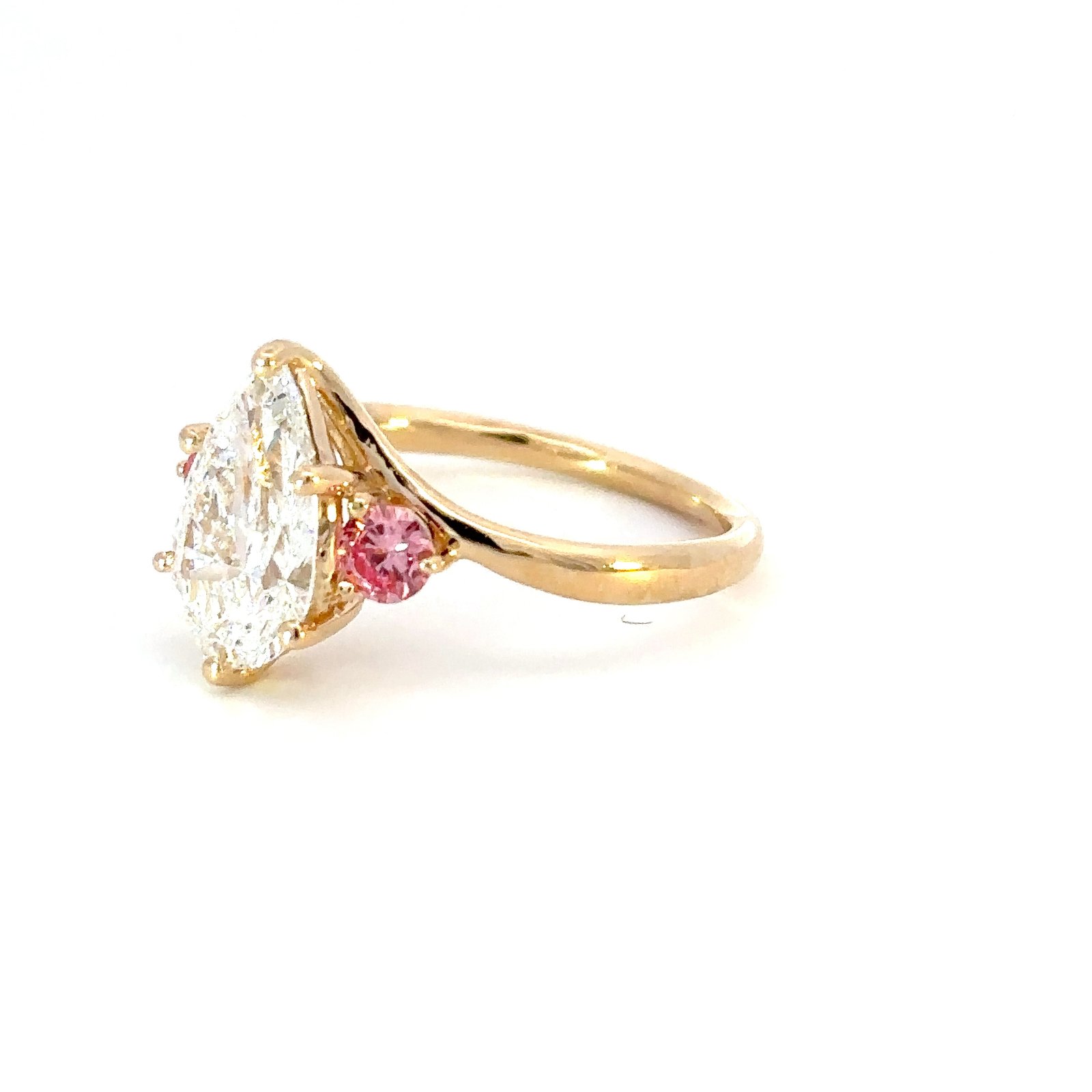 18K Yellow Gold Ring with Pear cut Lab Grown Diamond 2.02ct and 2 Round Pink Diamonds TDW 0.32 Carat - Image 2
