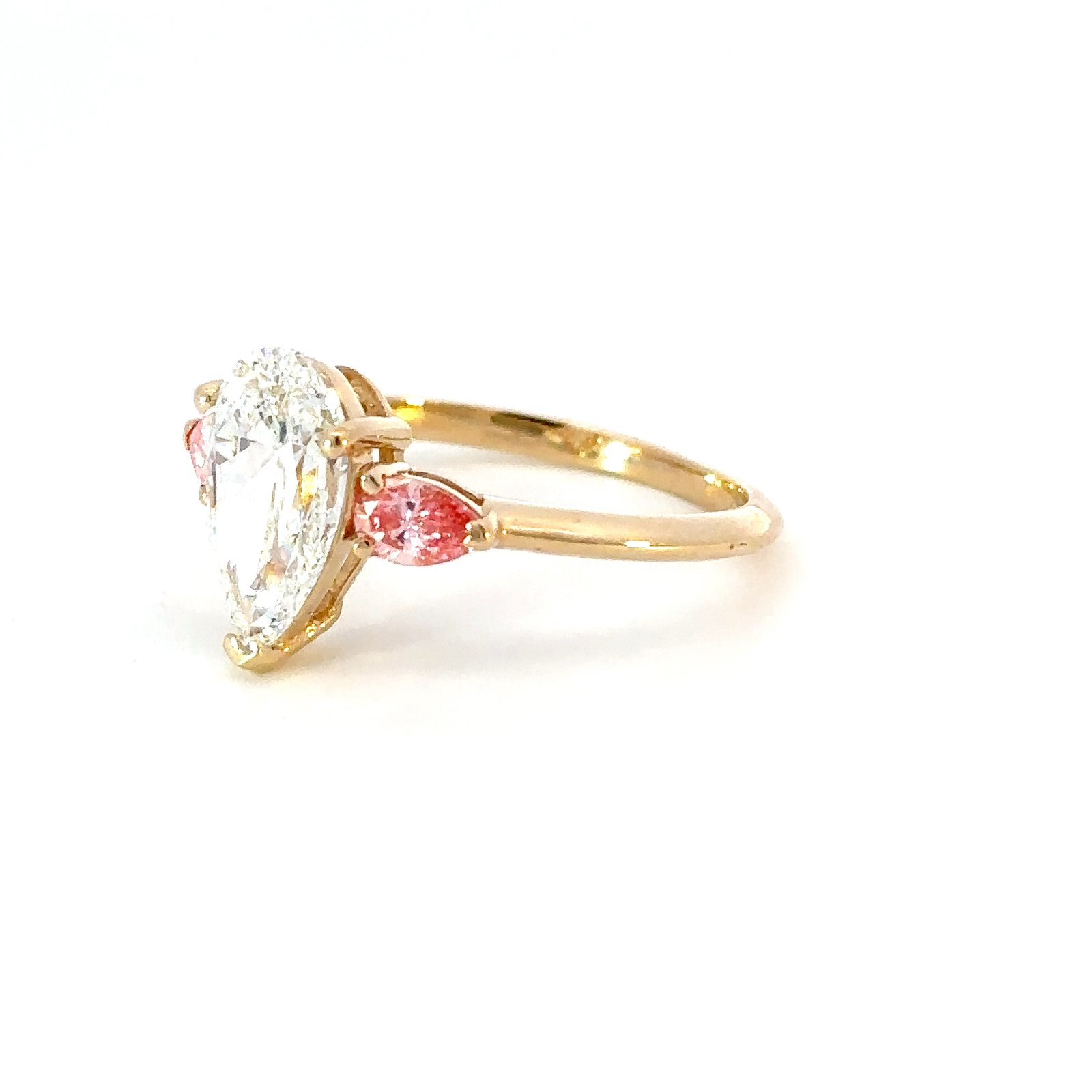18K Yellow Gold Ring with Pear Lab Grown Diamond 2.01ct and 2 Pear cut Pink Diamonds TDW 0.42 Carat - Image 2