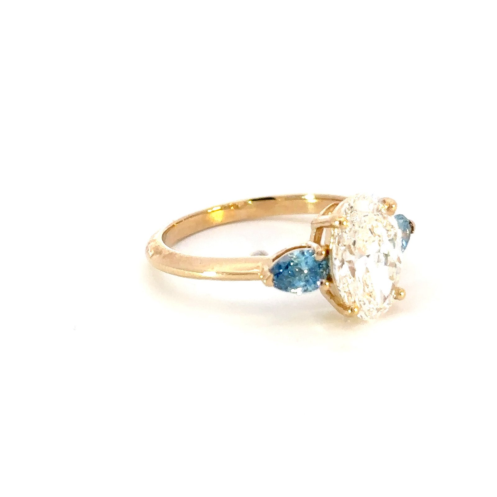 18K Yellow Gold Ring with Oval Lab Grown Diamond 2.02ct and 2 Pear cut Blue Diamonds TDW 0.39 Carat - Image 3