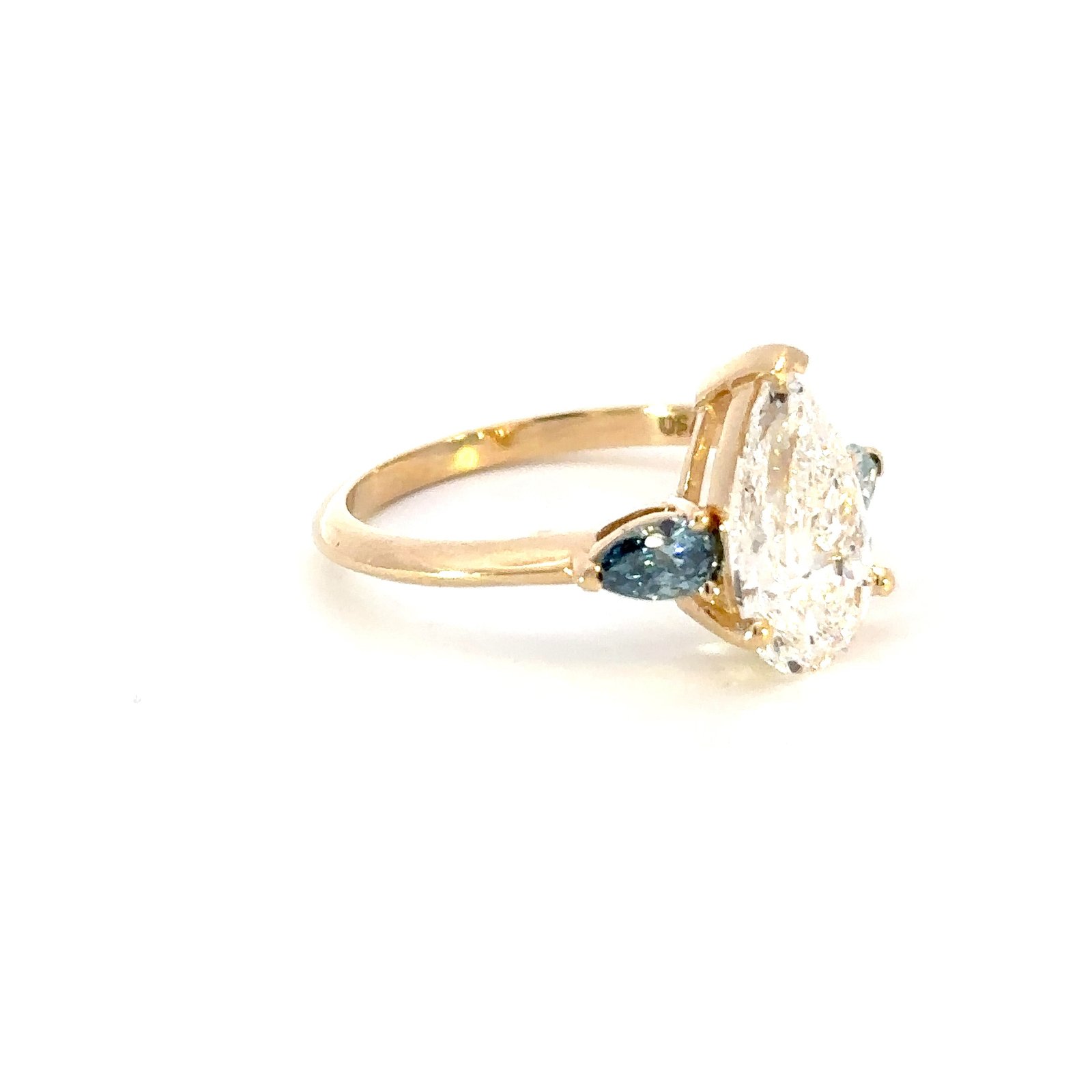18K Yellow Gold Ring with Pear cut Lab Grown Diamond 2.03ct and 2 Pear cut Blue Diamonds TDW 0.37 Carat - Image 2