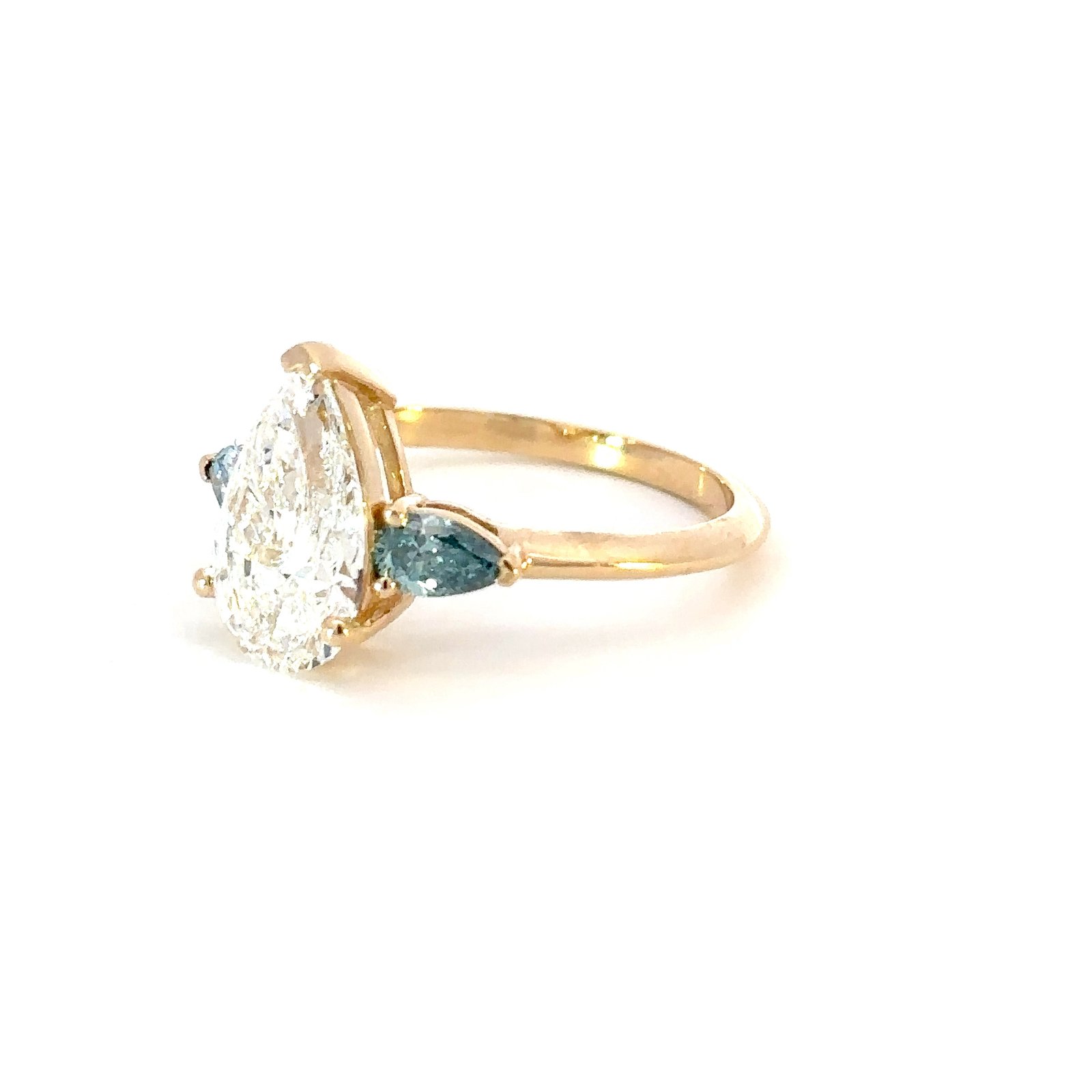 18K Yellow Gold Ring with Pear cut Lab Grown Diamond 2.03ct and 2 Pear cut Blue Diamonds TDW 0.37 Carat - Image 3