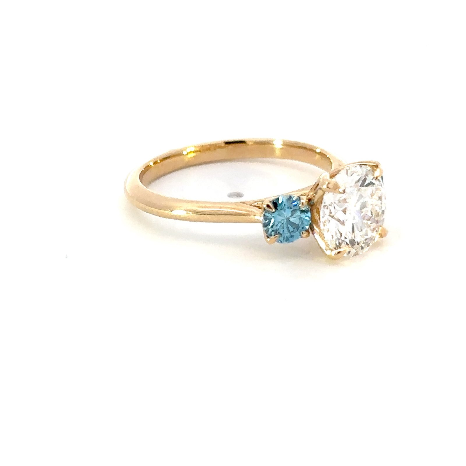 18K Yellow Gold Ring with Round Lab Grown Diamond 2.0ct and 2 Round Blue Diamonds TDW 0.67 Carat - Image 3