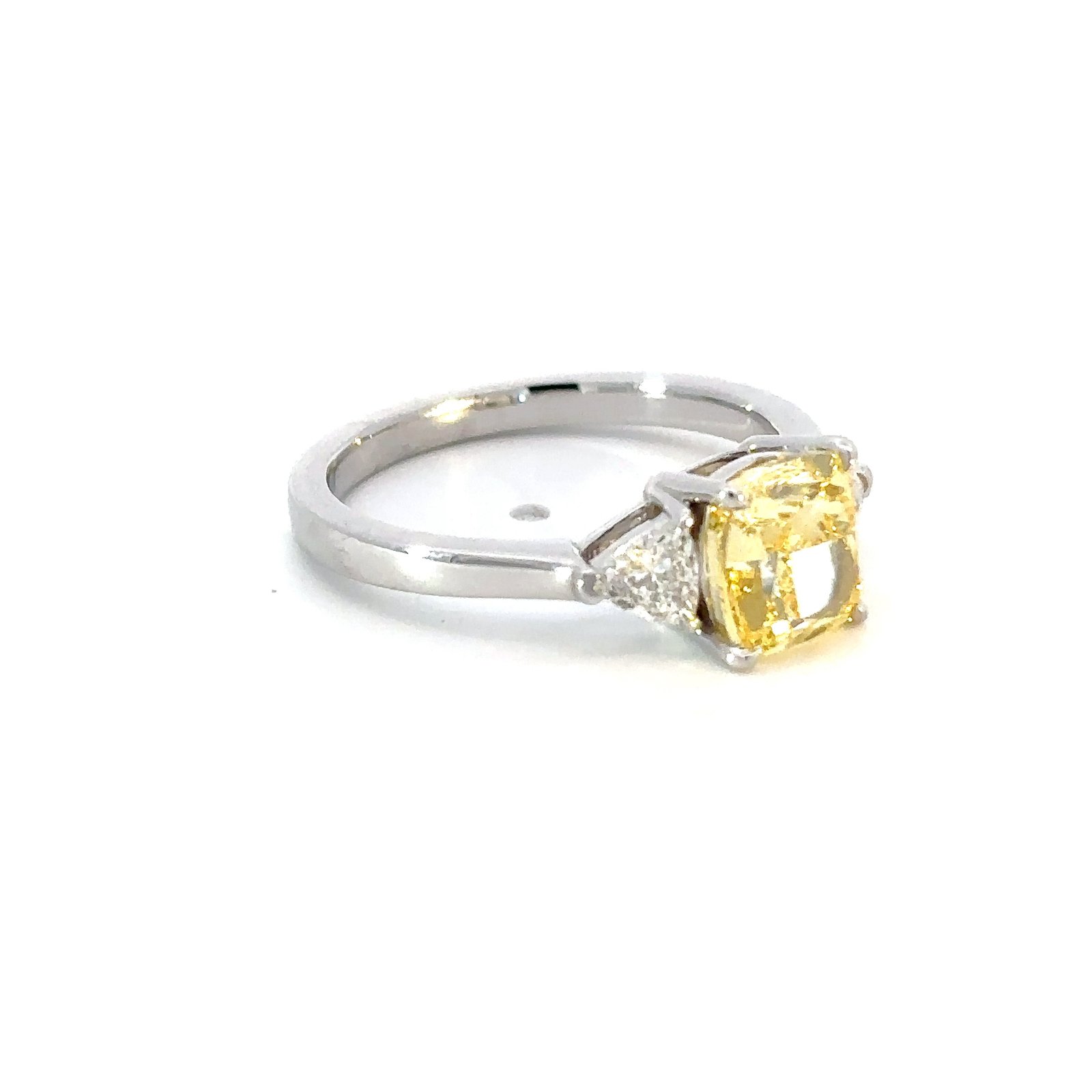 18K White Gold Ring with Cushion cut Yellow Lab Grown Diamond 2.01ct and 2 Trillion cut White Diamonds TDW 0.35 Carat - Image 3