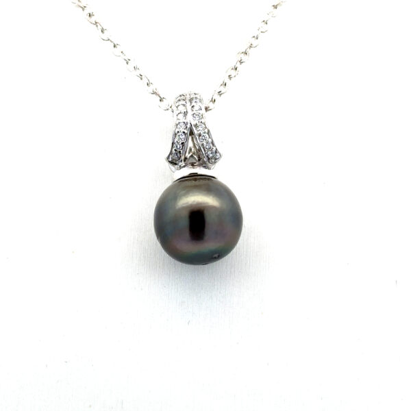 18K White Gold Pendant Black Tahitian Pearl 9-10mm and 18 Round White Diamonds TDW 0.09 Carat