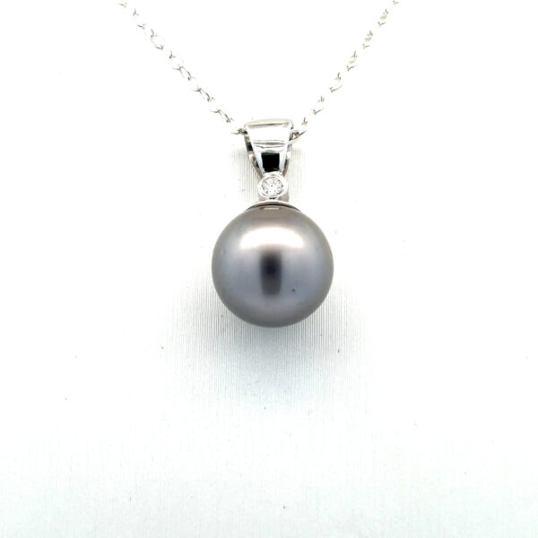 18K White Gold Pendant Black Tahitian Pearl 10-11mm and 1 Round White Diamond 0.03 Carat
