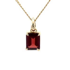 9K Yellow Gold Pendant Natural Garnet
