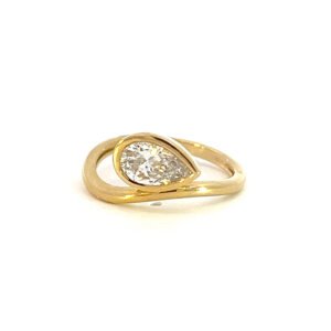 18K Yellow Gold Ring Lab Grown Diamond 1.05 Carat