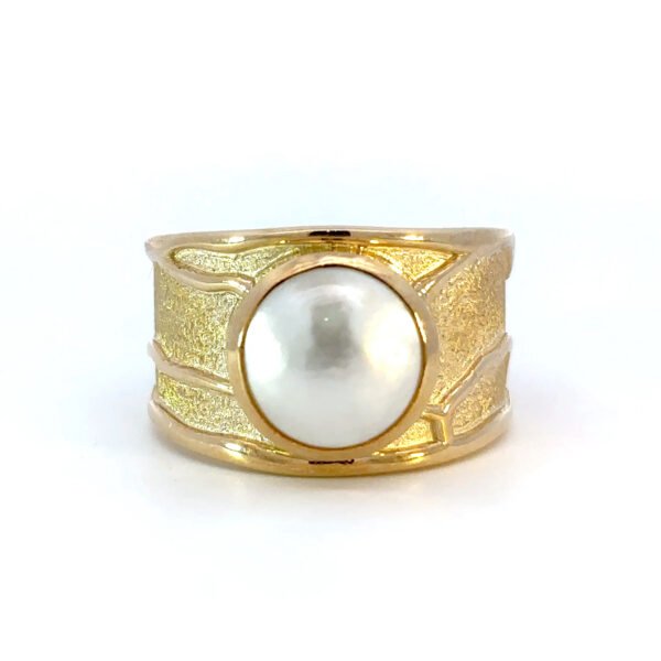 9K Yellow Gold Ring with Broome Mabe Pearl