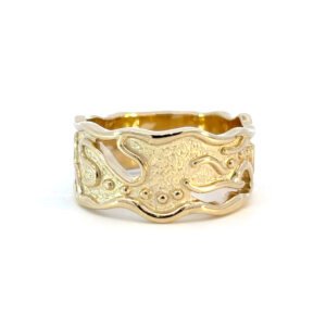 9K Yellow Gold Lava style Ring (Ring Size O)