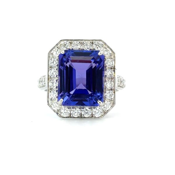 18K White Gold Ring Emerald cut Tanzanite 7.42 Carat 29 Round White Diamonds TDW 1.07 Carat
